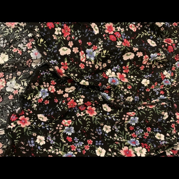 american eagle flowy shorts flower print - Picture 3 of 3
